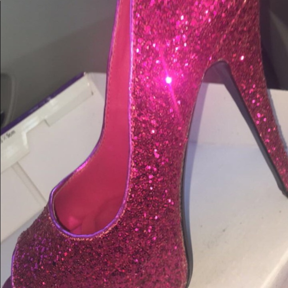 Fuchsia Heels! Size 9